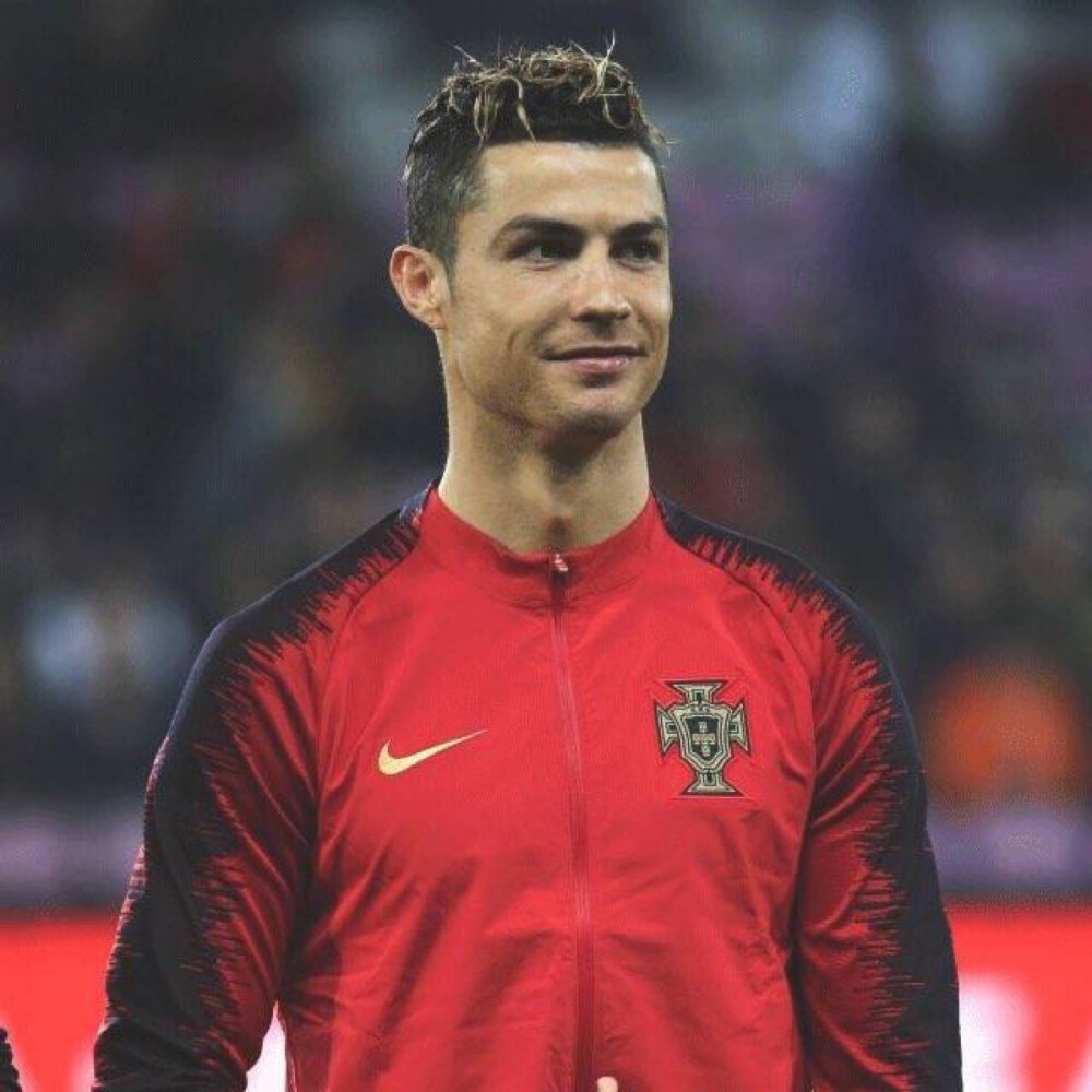 中超赛场争议判罚：VAR判罚引发热议,（中超赛场再起风波：VAR裁定引发热议）