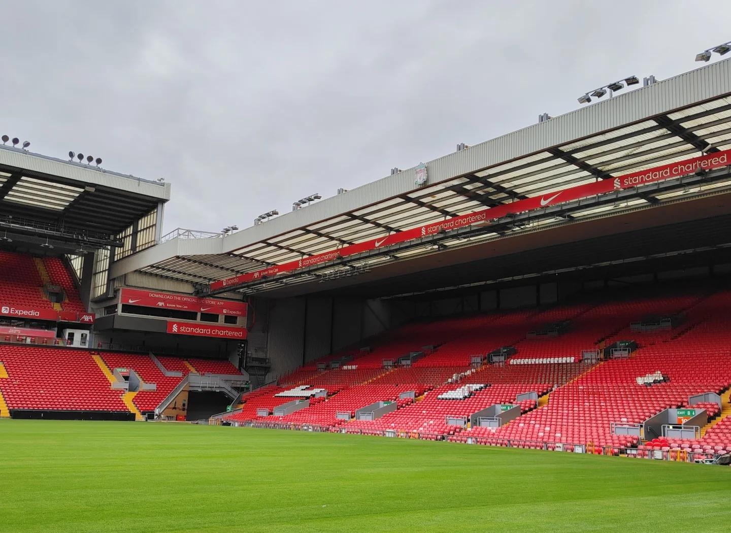 欧联杯 - 萨尔茨堡红牛对阵前进之鹰（欧联杯：萨尔茨堡红牛迎战前进之鹰）