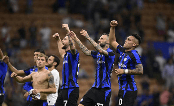 阿斯：帕斯闪耀科莫引多家豪门关注，皇马有意激活回购条款（阿斯报：帕斯在科莫高光引豪门竞逐，皇马考虑启动回购条款）