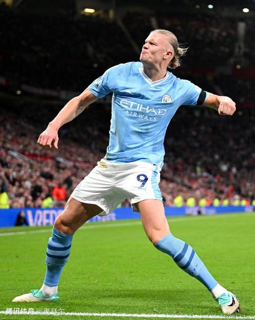 欧冠决赛用球谍照：包含白+深紫，灵感来自举办城市布达佩斯（欧冠决赛用球曝光：白+深紫配色，灵感源于布达佩斯）