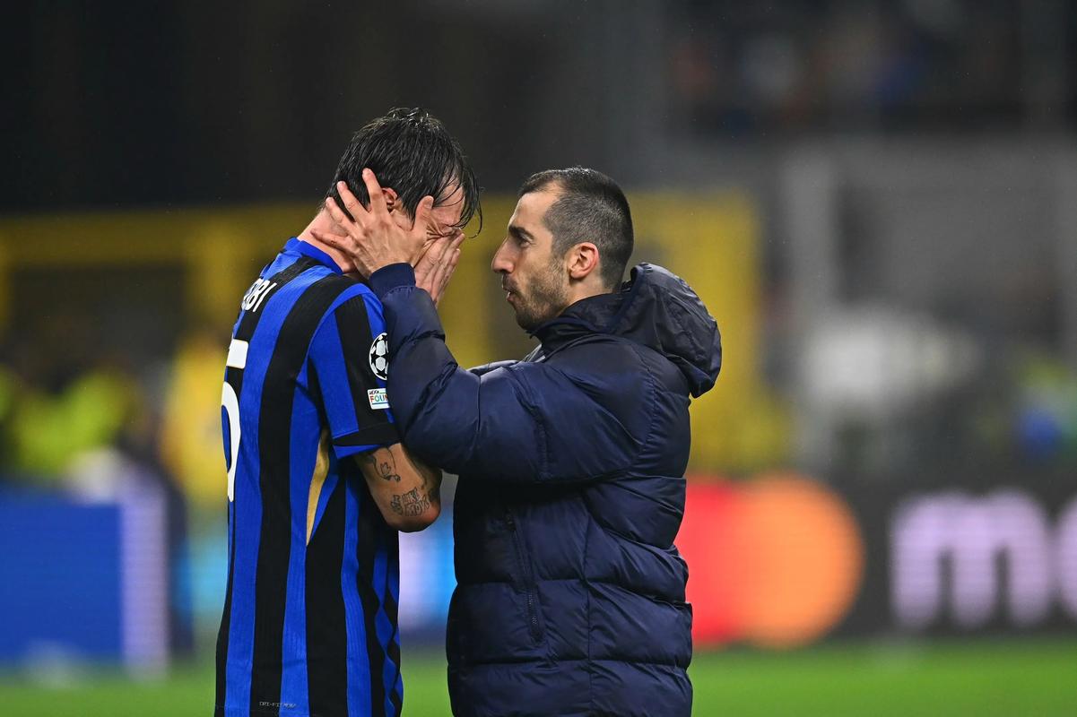 足球世界杯倒计时100天，全球球迷热情高涨（世界杯进入100天倒计时，全球球迷热度飙升）