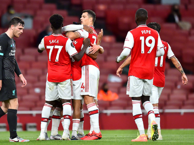 成都金牛公安：蓉城vs河南期间，两名观众做出侮辱性动作被行拘（成都金牛警方通报：蓉城对河南比赛期间，两名观众因侮辱性举动被行拘）