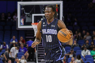 击败奥斯梅恩&萨拉赫！官方：阿什拉夫当选25年非洲足球先生（官方确认：阿什拉夫力压奥斯梅恩与萨拉赫，荣膺25年非洲足球先生）