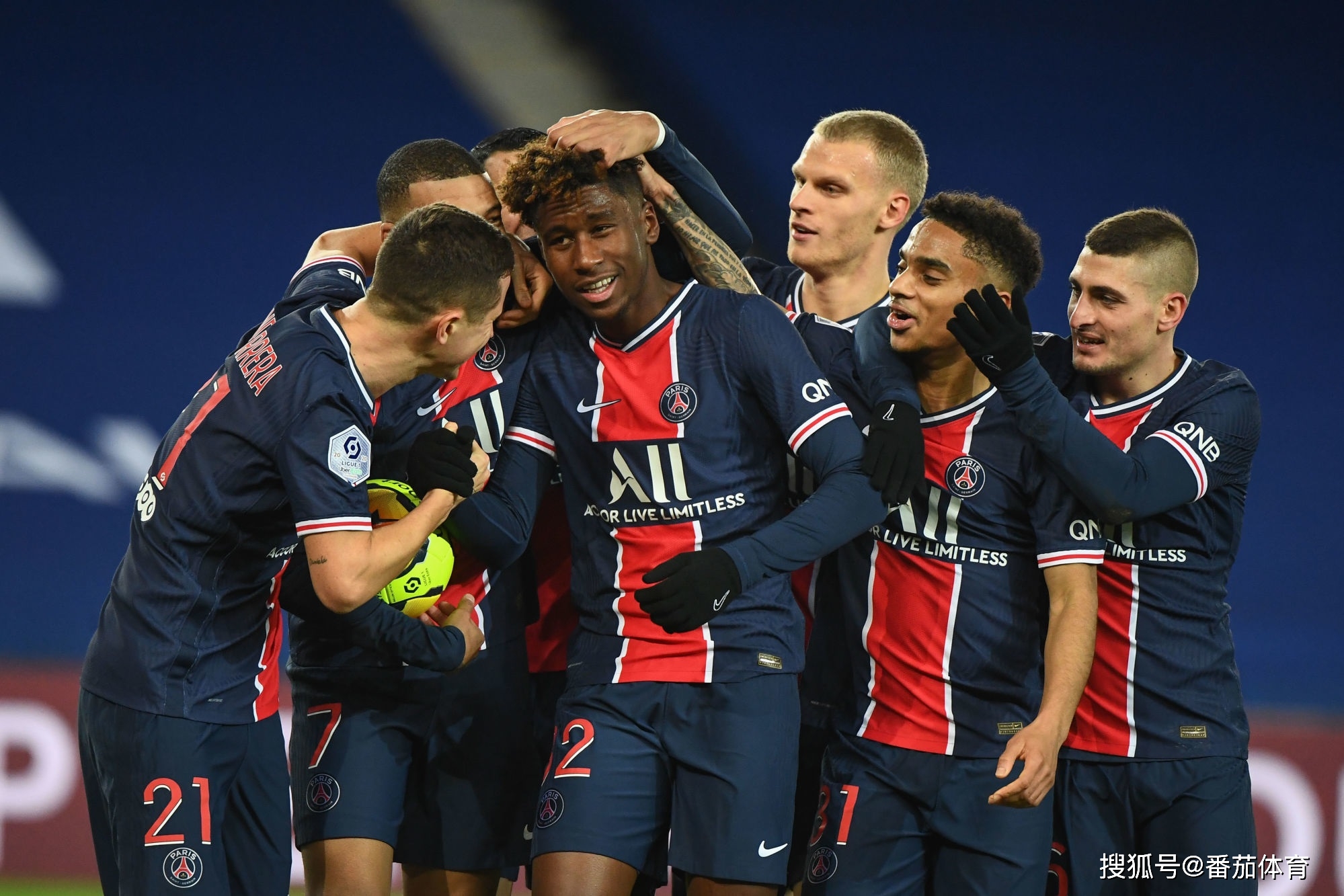 篮球勇士球星单场命中三分刷新纪录（勇士球星单场三分命中数改写纪录）