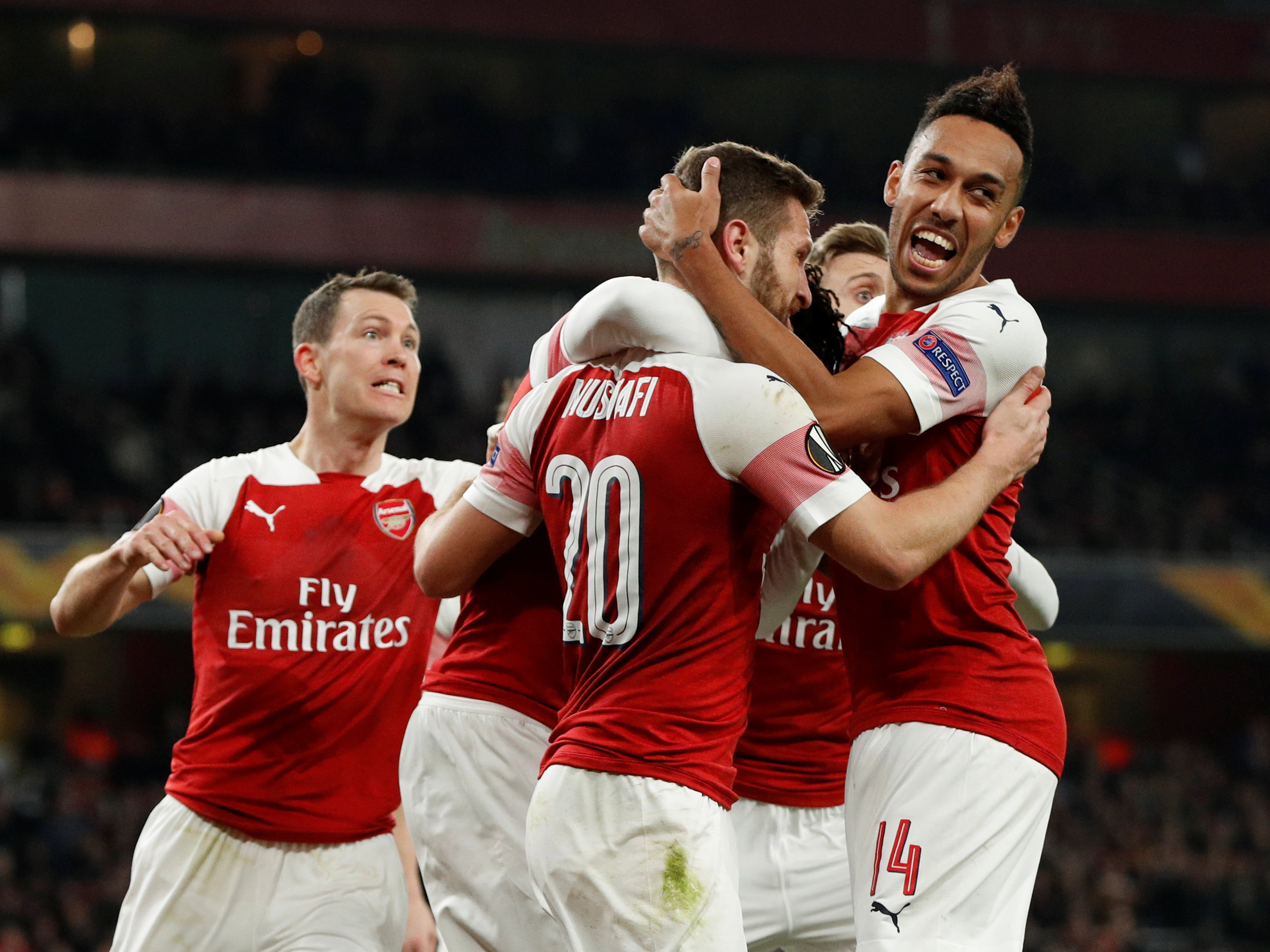 迈尼昂在加比亚社媒动态下留言，后者回复：请续约（迈尼昂现身加比亚社媒留言，加比亚回应：续约吧）