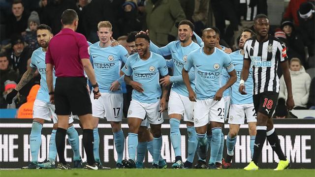 汪涵陪儿子马术竞赛！嚼槟榔超享受，夫妻交替带娃成热议焦点（汪涵现身儿子马术赛场，嚼槟榔显惬意，夫妻轮流带娃引热议）