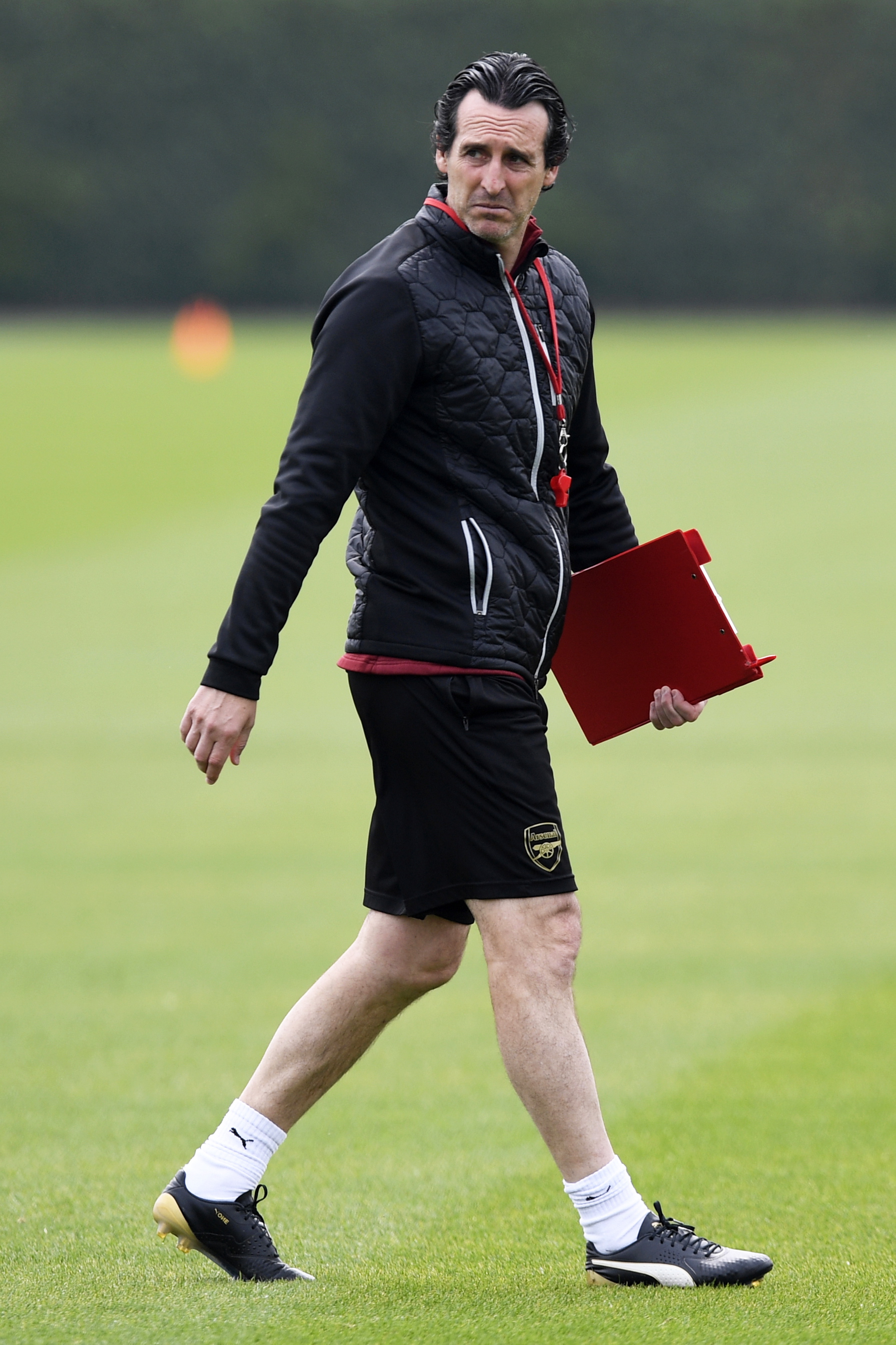 纽卡vs切尔西半场数据：双方控球率接近，蓝军半场仅2射门（纽卡vs切尔西半场战报：控球势均力敌，蓝军仅2次射门）